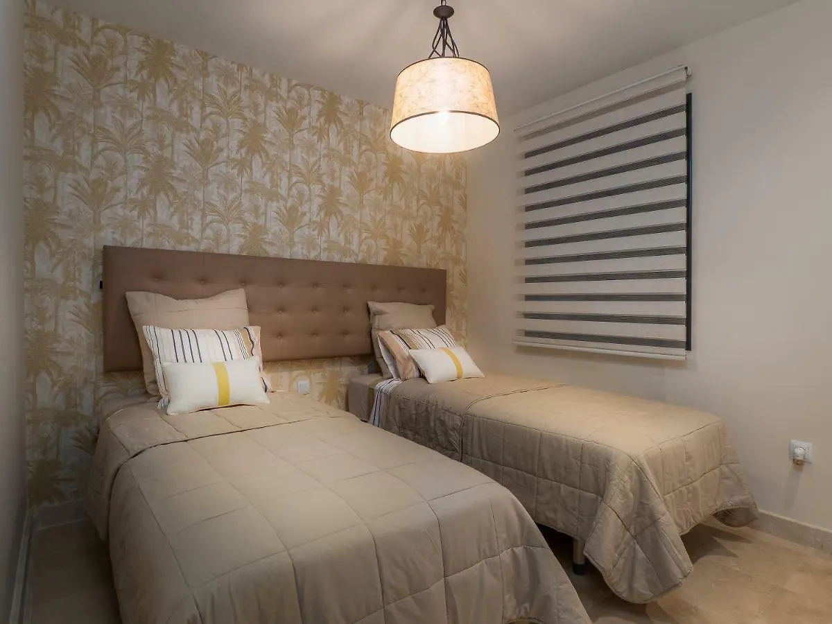 Luxury Two Bedroom Apartment in Los Flamingos, Hoyo 19, Marbella Estepona