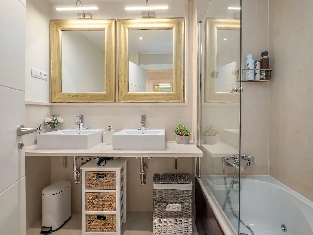 Luxury Two Bedroom Apartment in Los Flamingos, Hoyo 19, Marbella Estepona