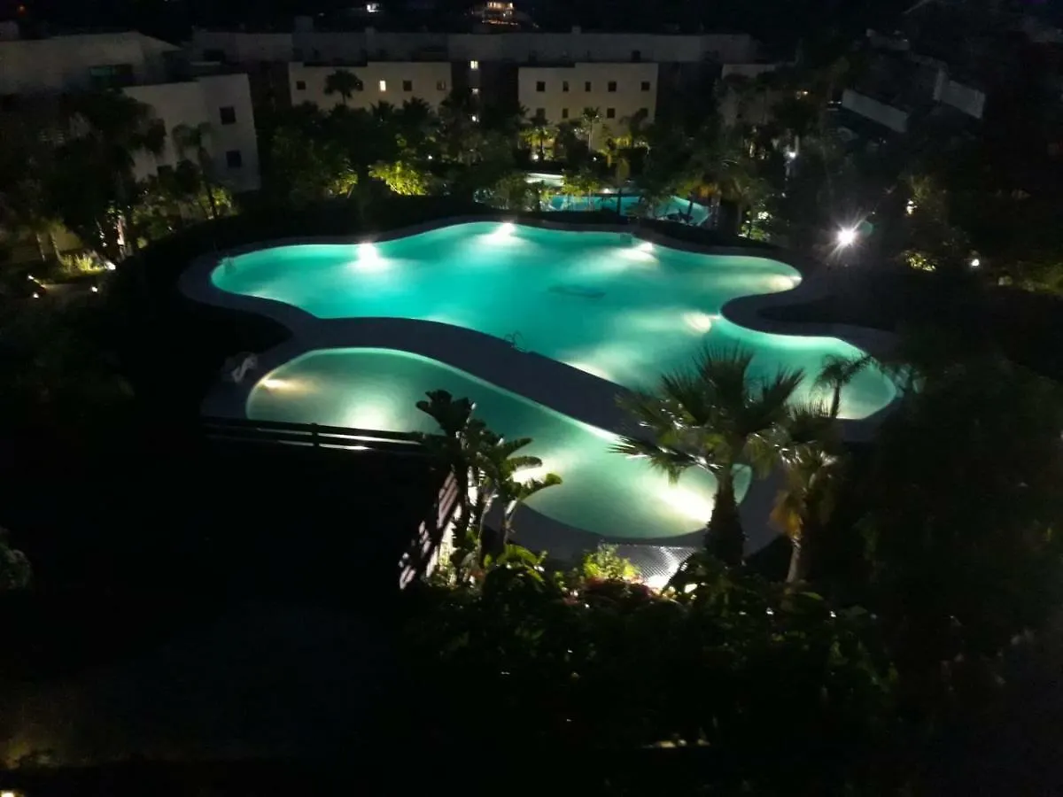 Luxury Two Bedroom Apartment in Los Flamingos, Hoyo 19, Marbella Estepona